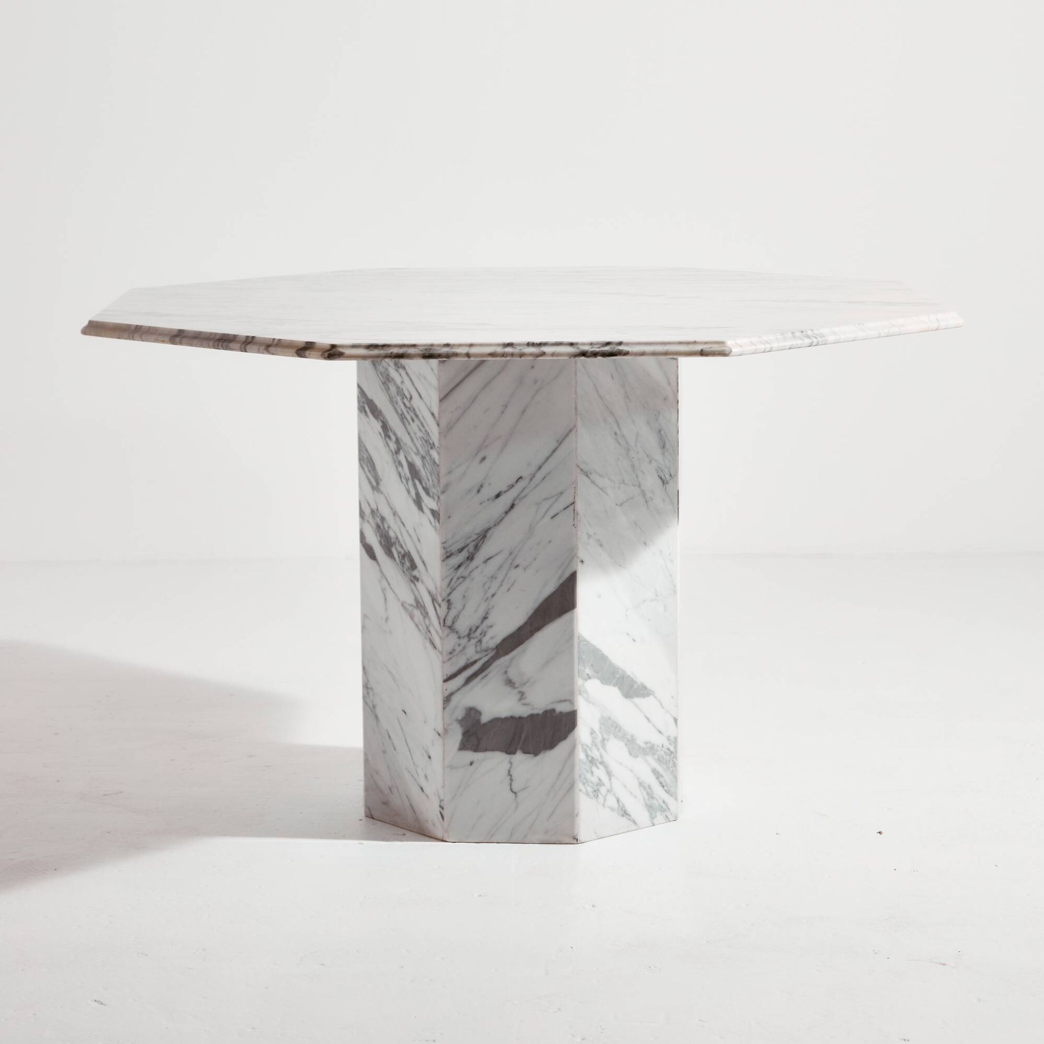 Table à manger en marbre