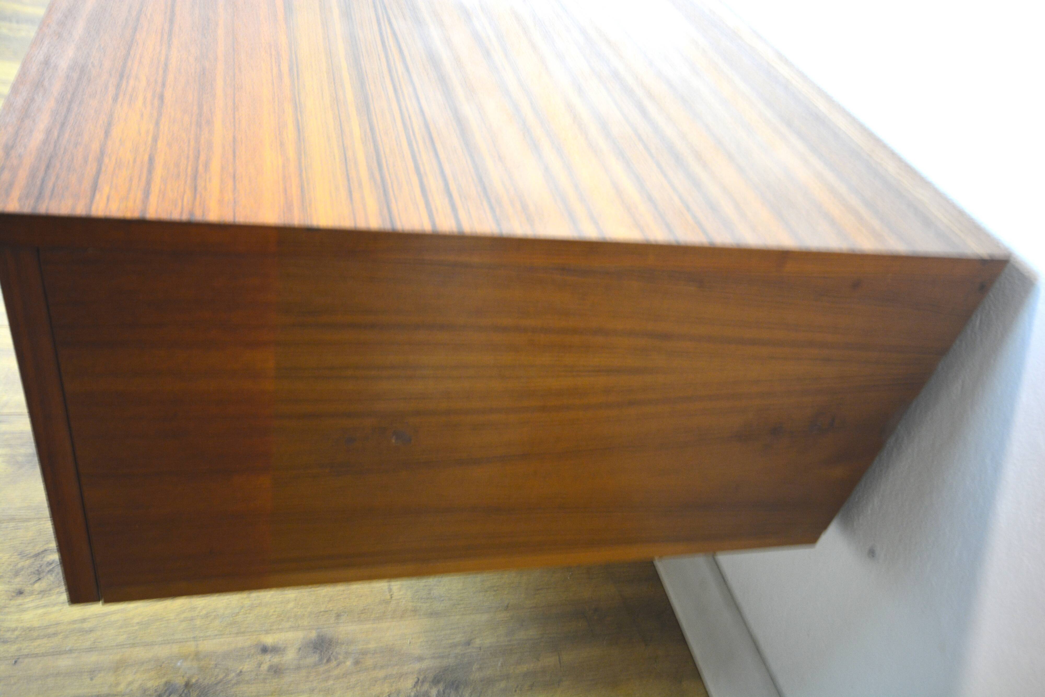 Enfilade scandinave basse en teck et métal