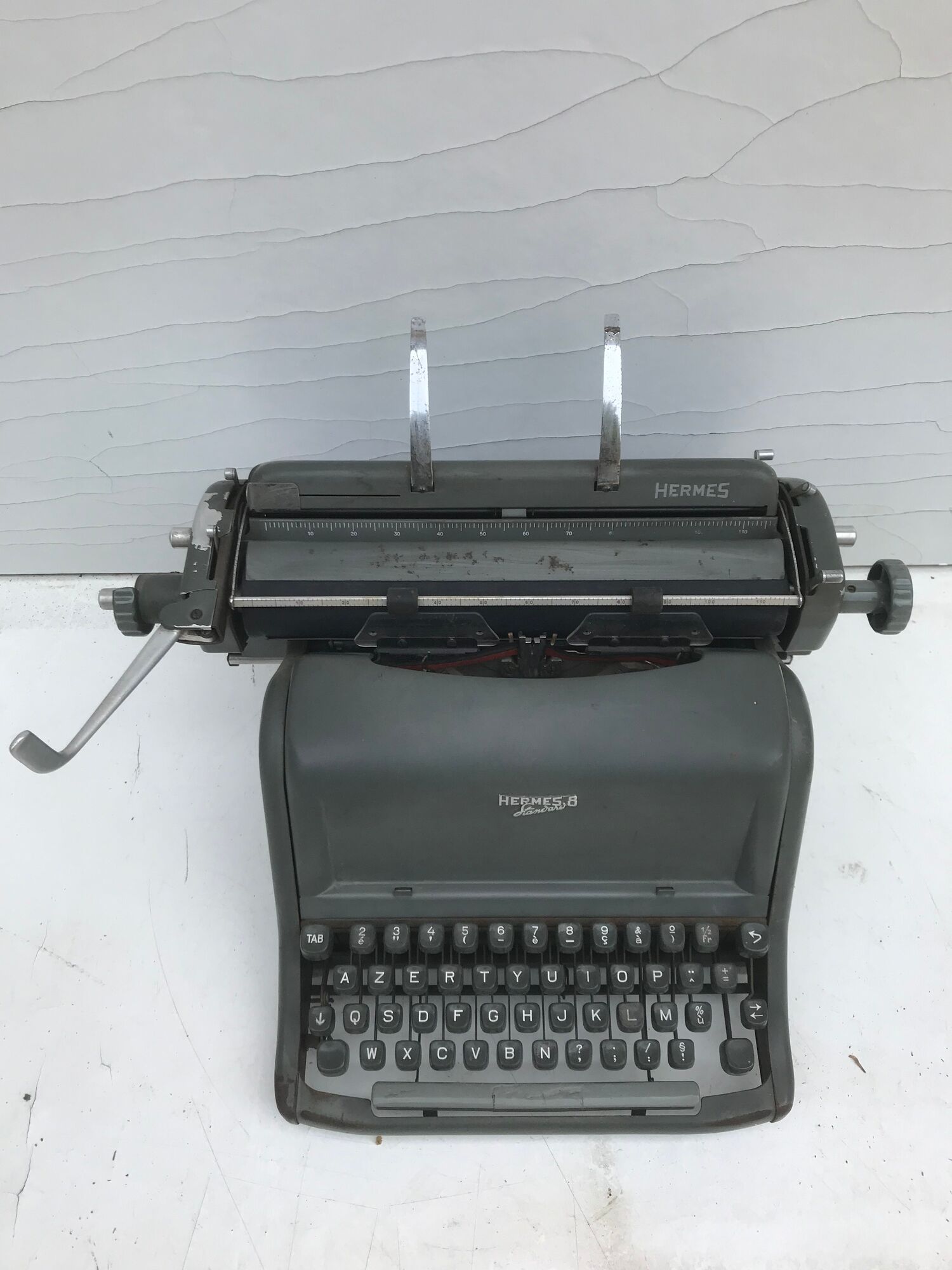 Ancienne machine à écrire Hermès 8 Standart