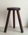 Tabouret tripode sculpté à l’adze — France, XXe siècle