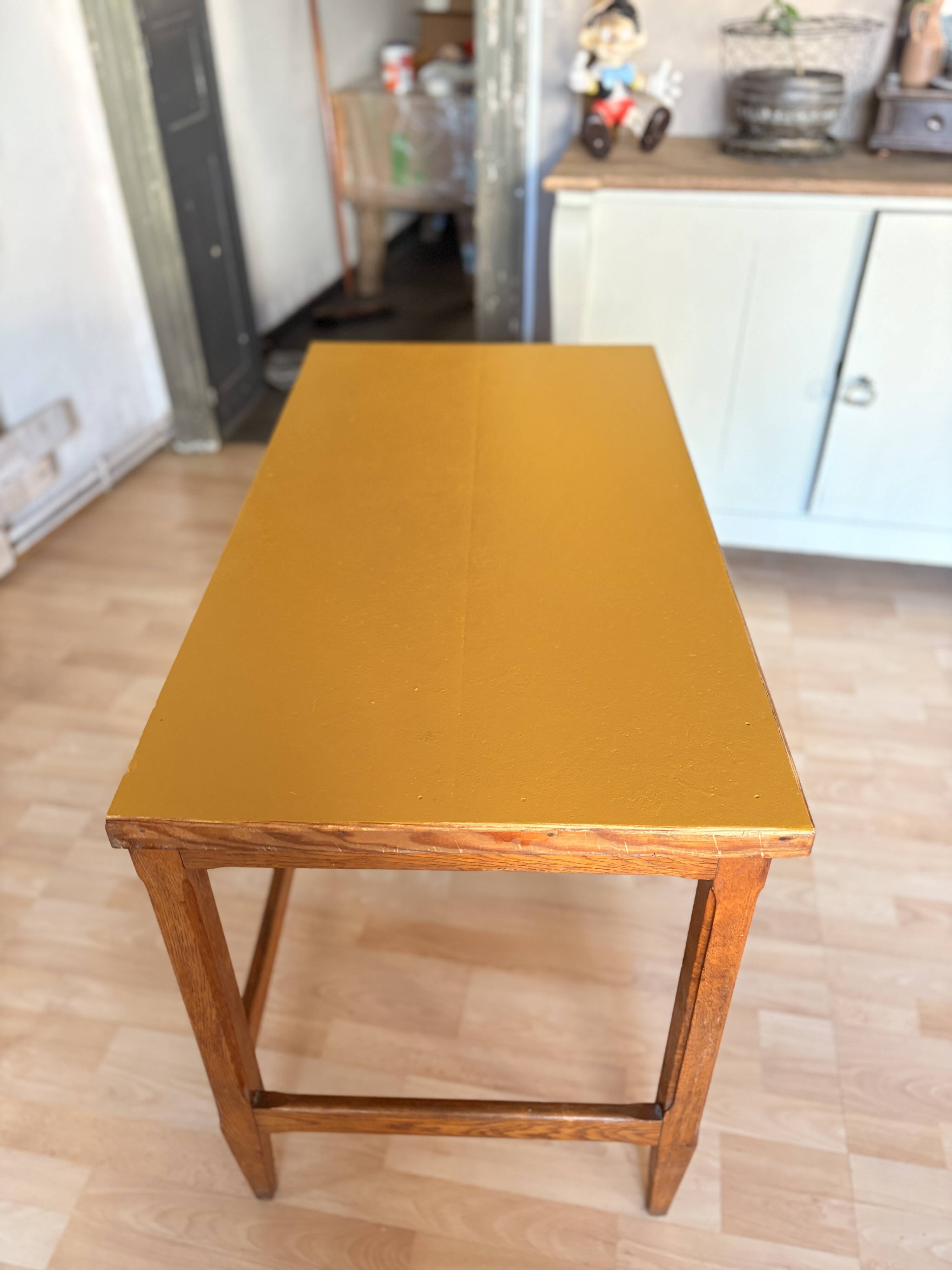 American desk oak and ochre