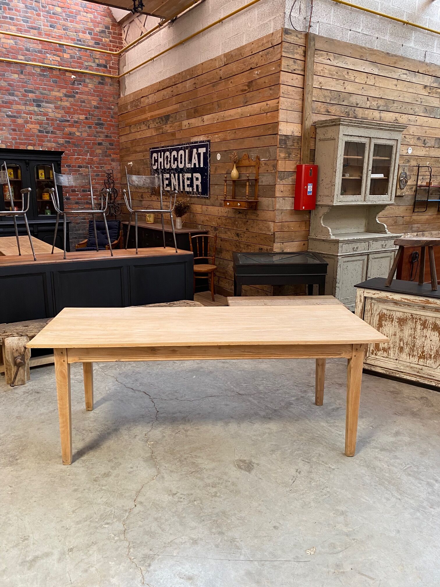 Elm farmhouse table spindle legs