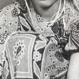 Jeune femme, photo en vue d'un mariage