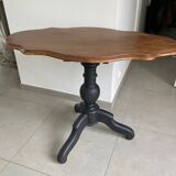 Wooden pedestal table