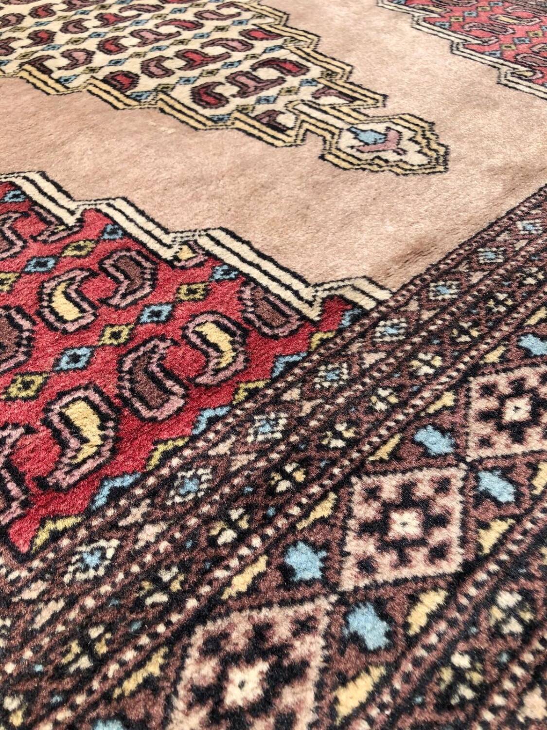 Tapis pakistanais fait main