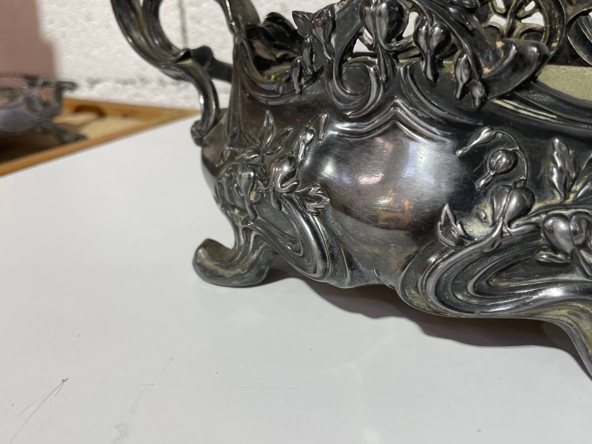 Table jardinière and its silver-plated tray in Louis XV style.