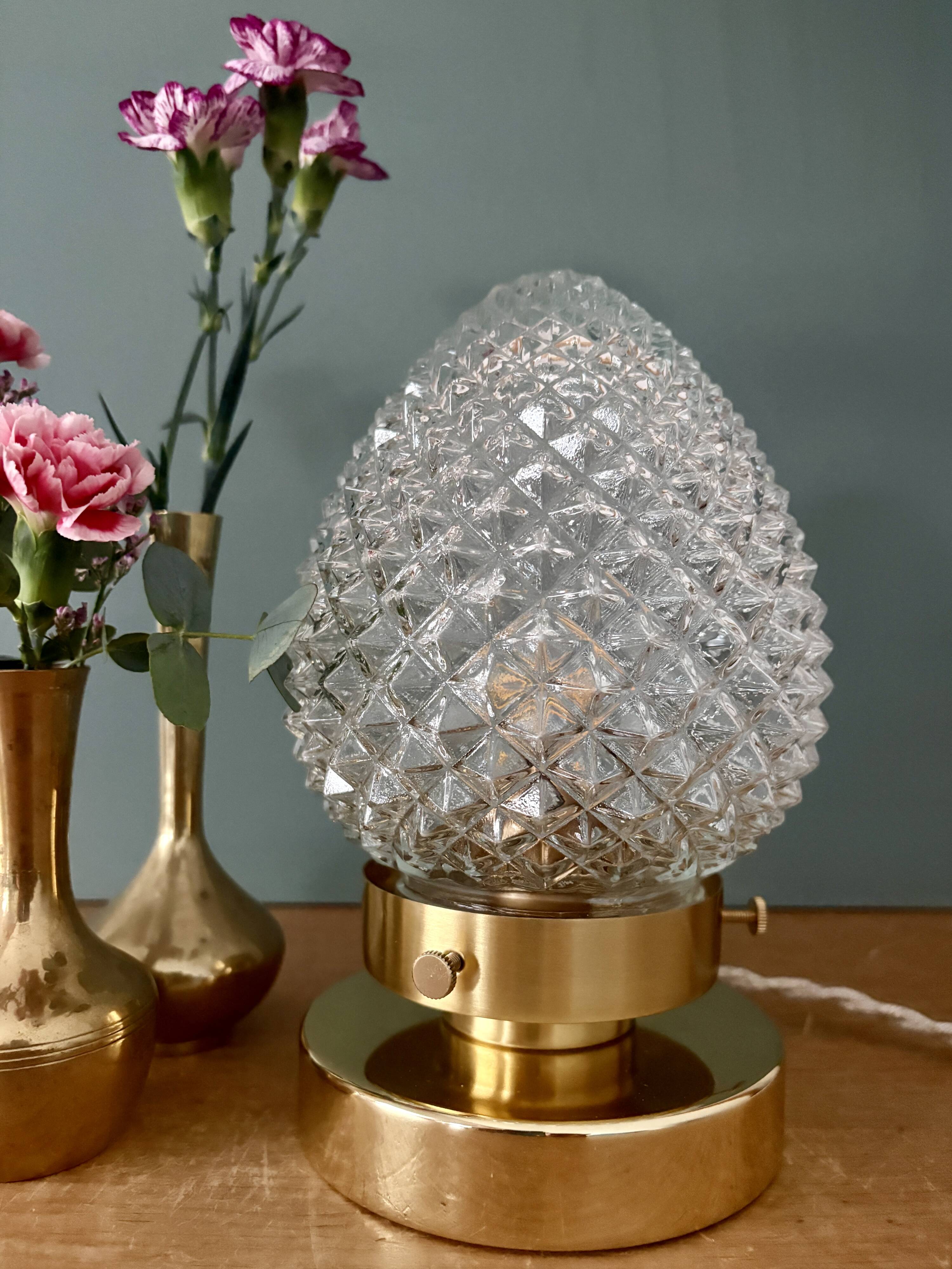 Vintage globe table lamp in diamond-point glass