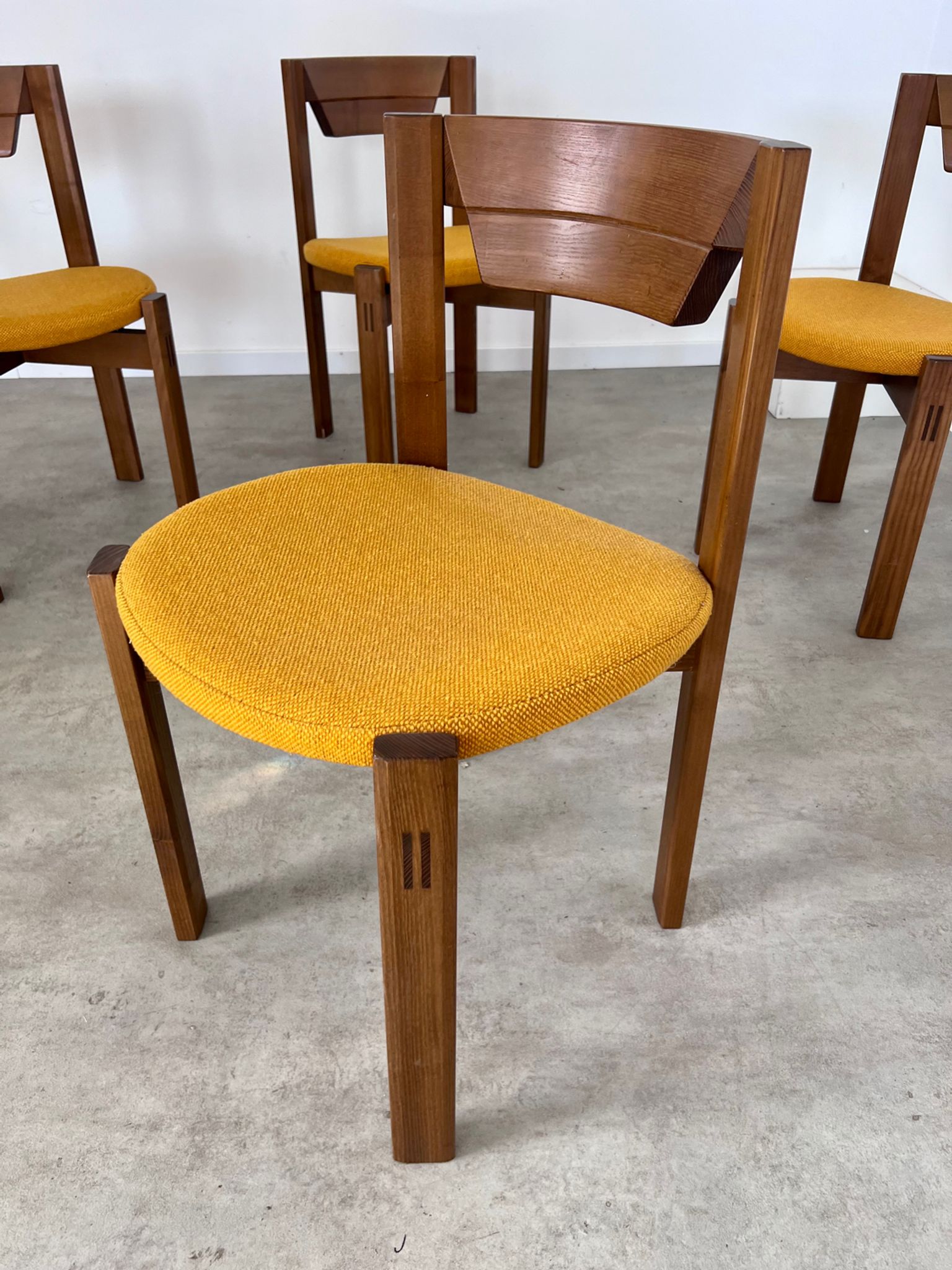 Set of 4 Scandinavian style chairs Girsberger 70s vintage solid wood