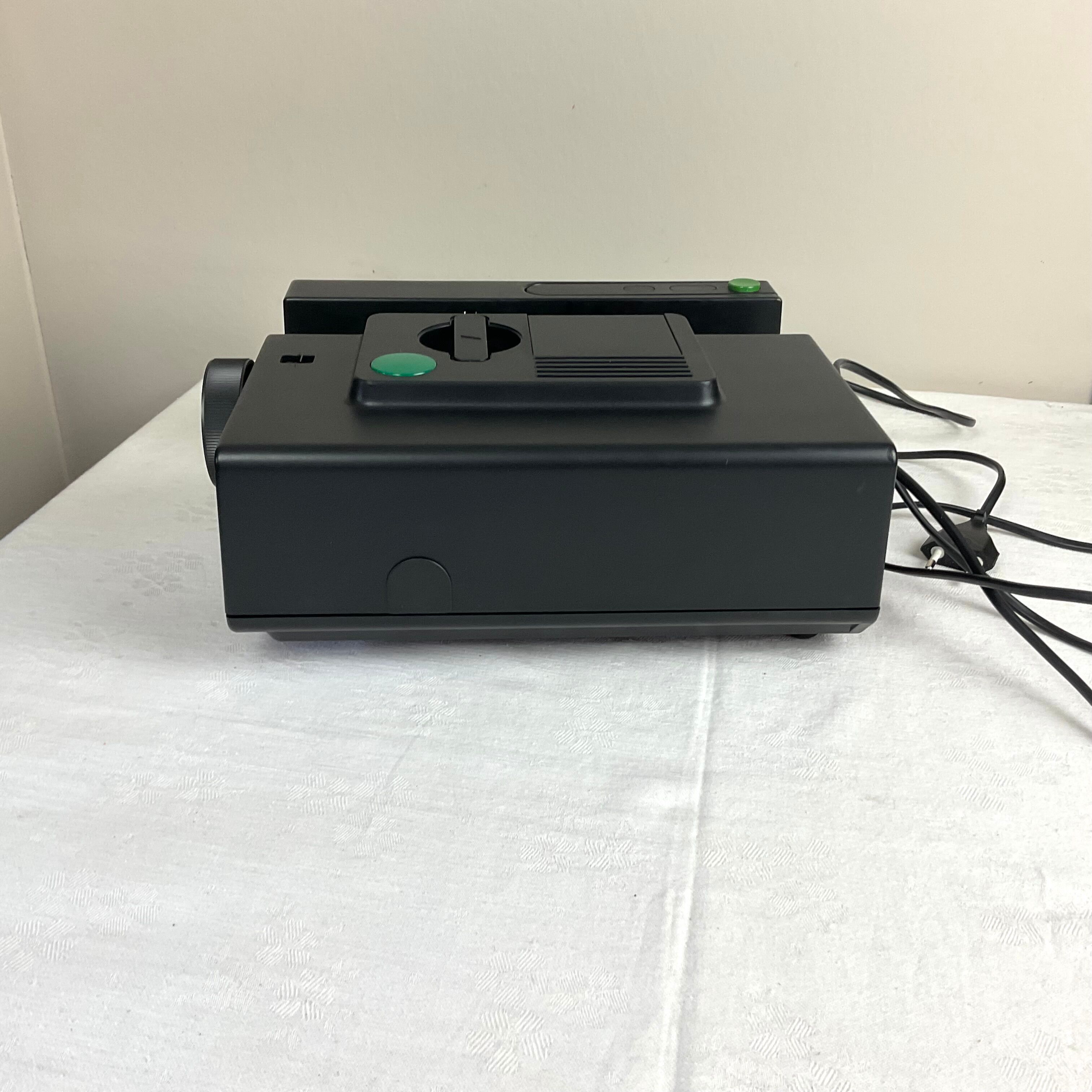 Reflecta AF 1800 slide projector + slide lockers