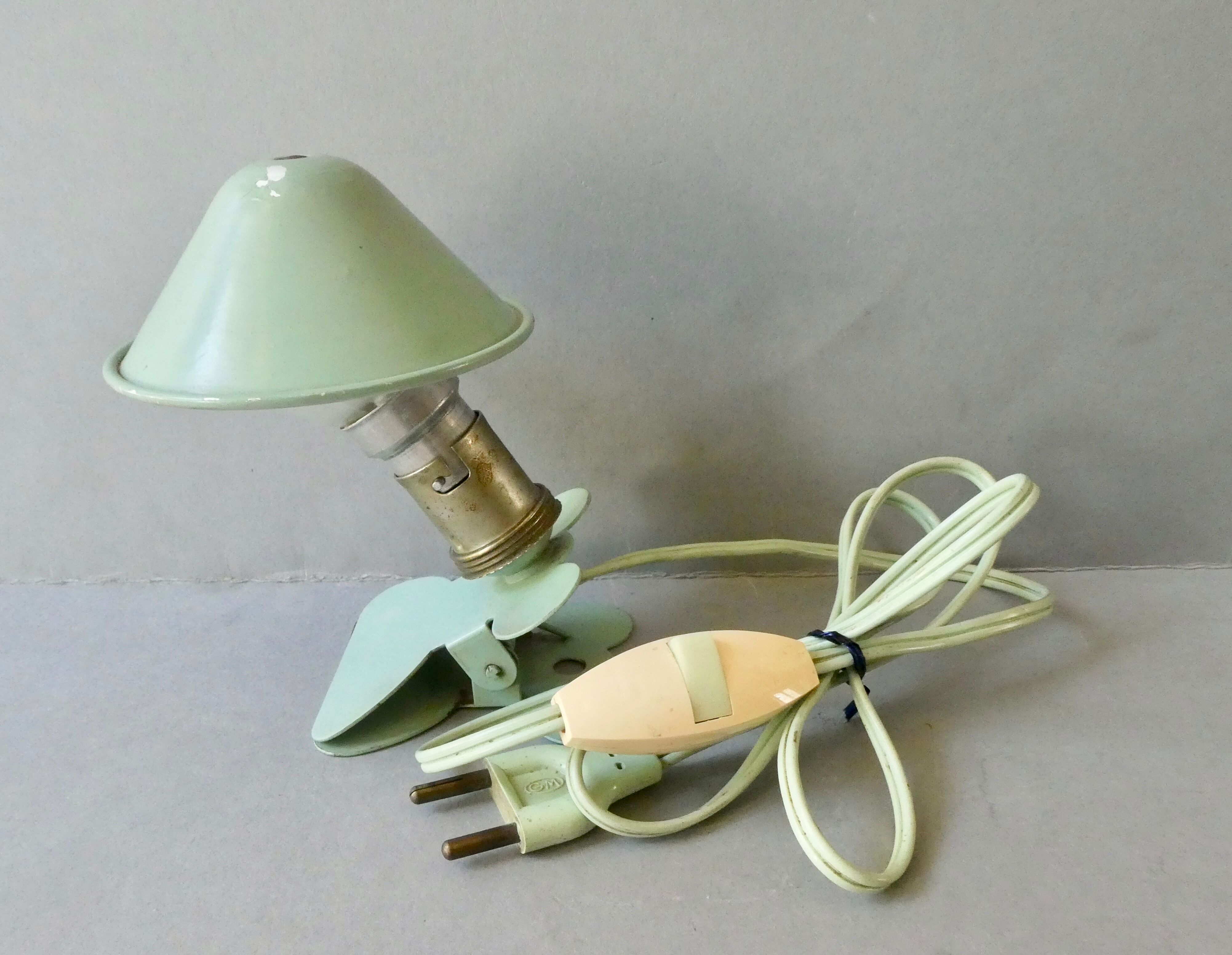 Lampe champignon, à pince, en métal vert amande, années 60