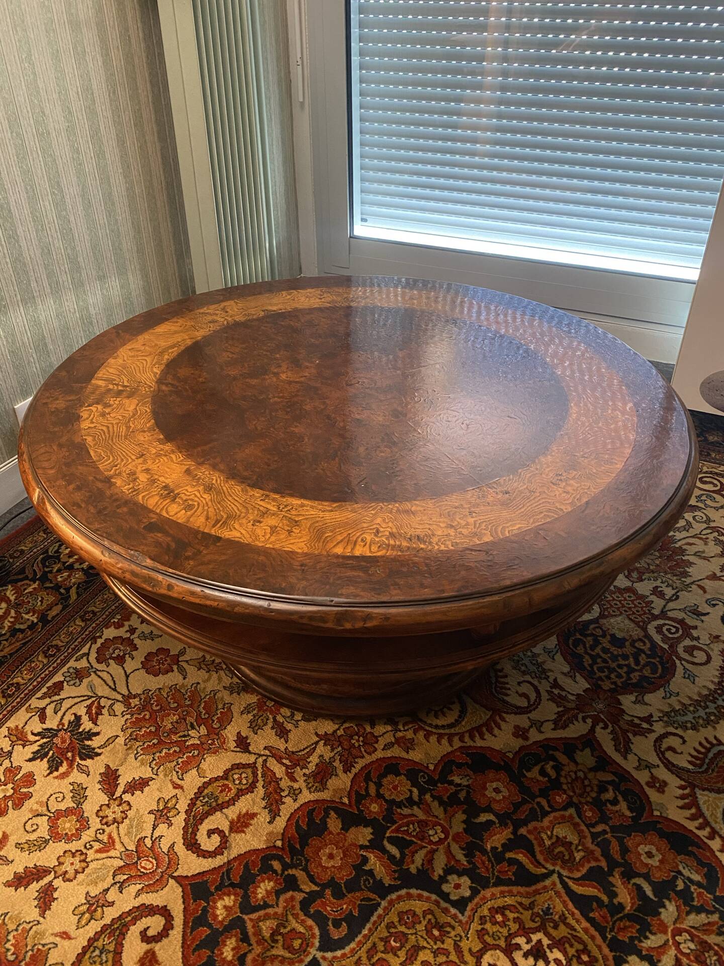 Round wooden coffee table – classic style