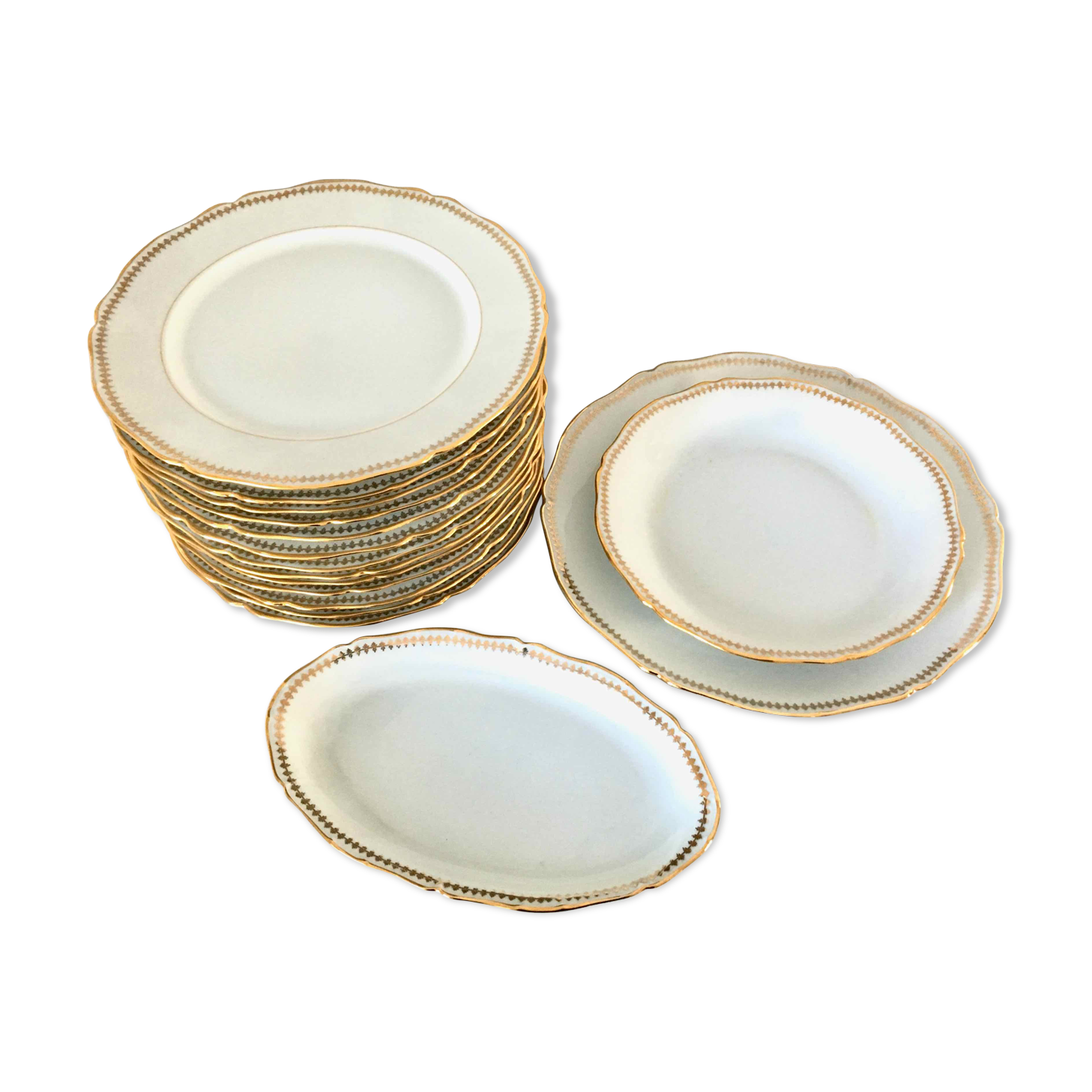 Set 12 plates and 3 dishes porcelain of Sologne