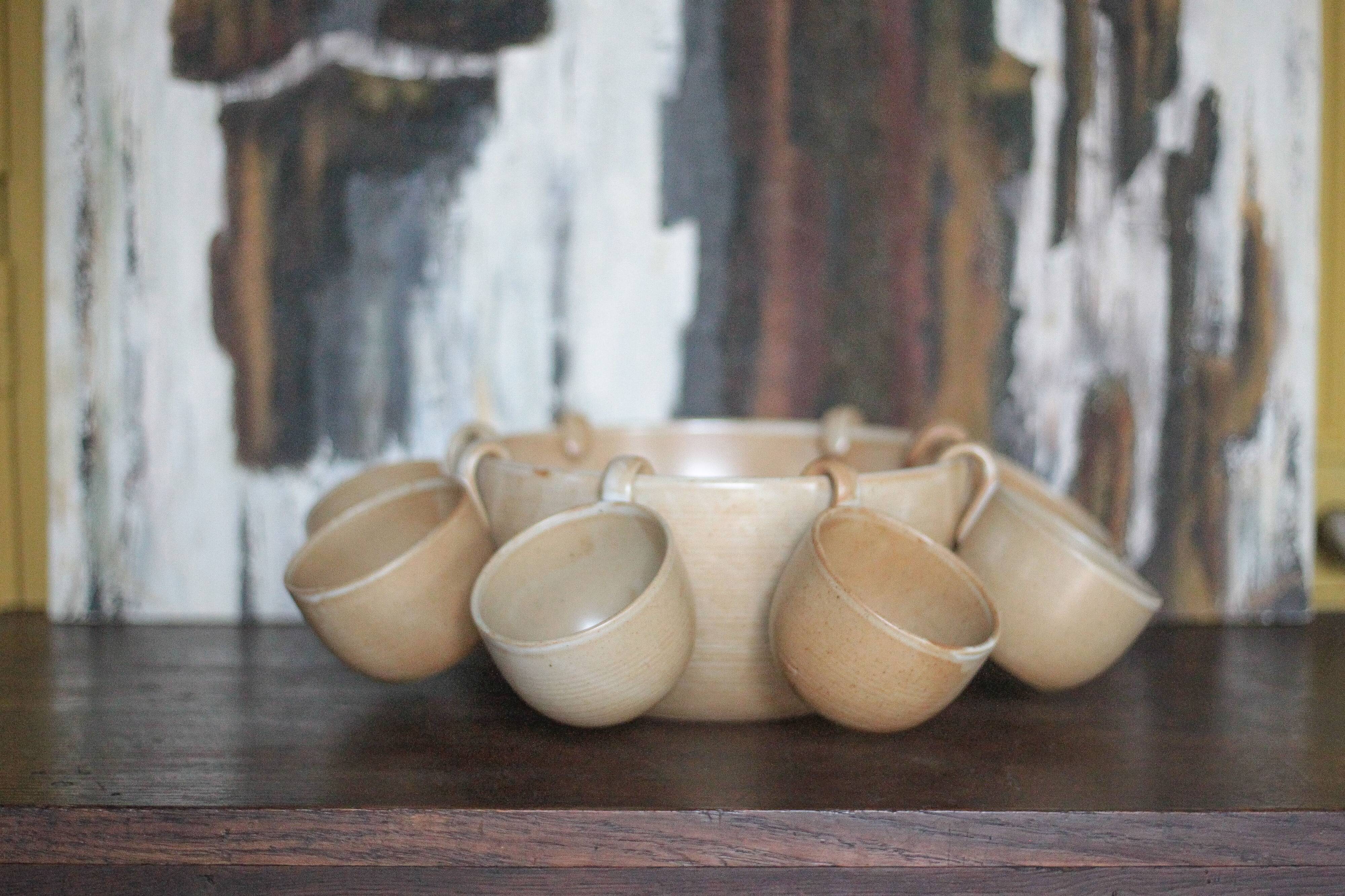 Service stoneware Village France salad bowl and its 8 cups, sangria service or