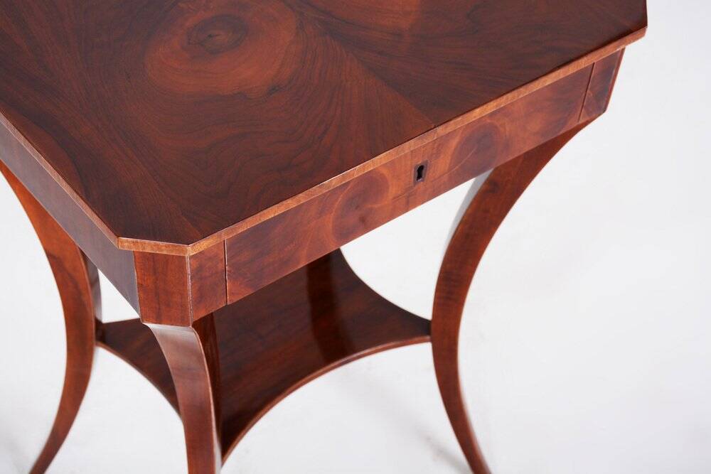 Small Biedermeier Table in Walnut, 1830s