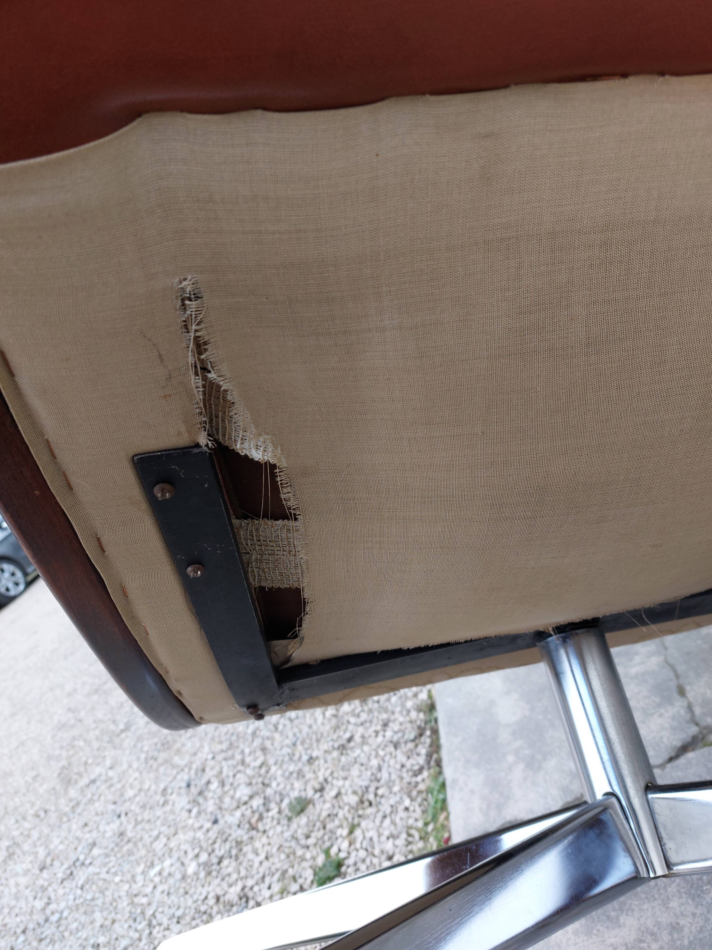 Rotating armchair in vintage skaî 1970