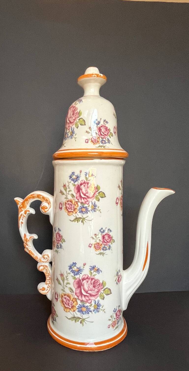 Verseuse en céramique de Capodimonte