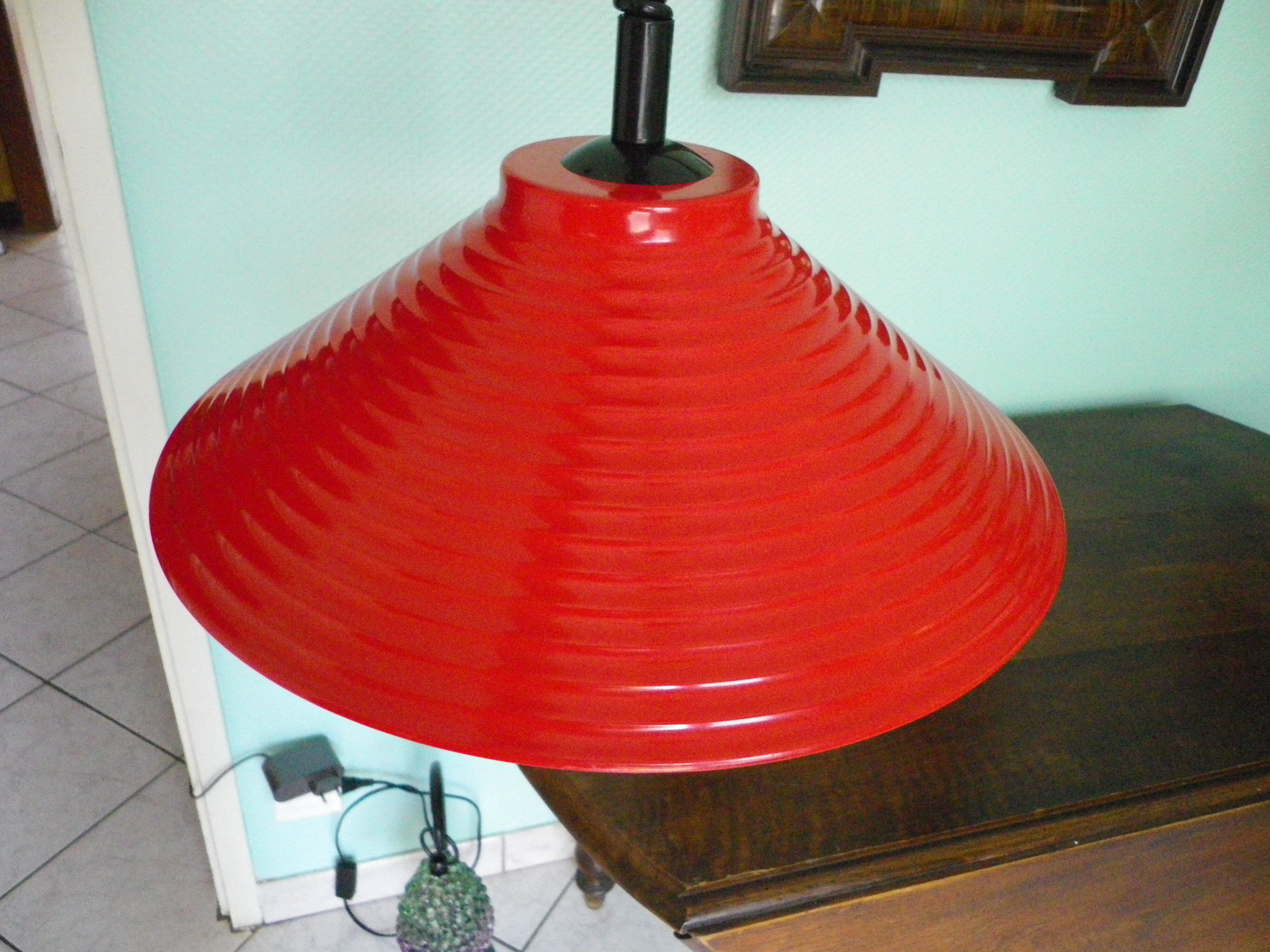 Red metal suspension with "up, down" system