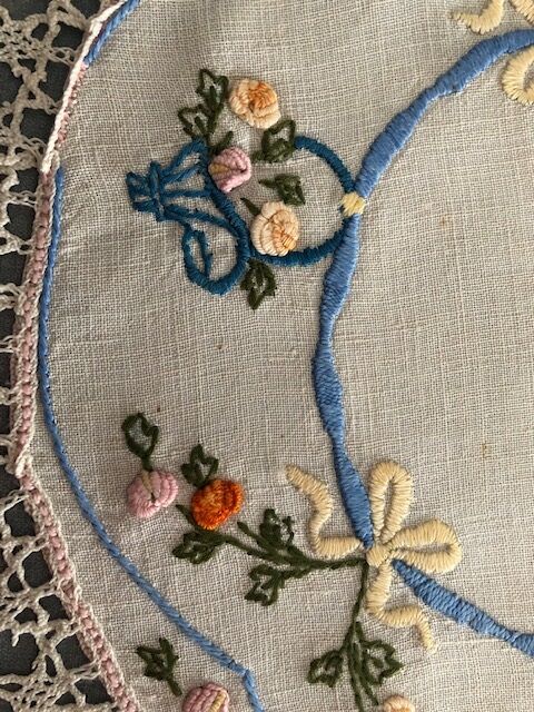 old round placemat 30cm embroidery / handmade lace