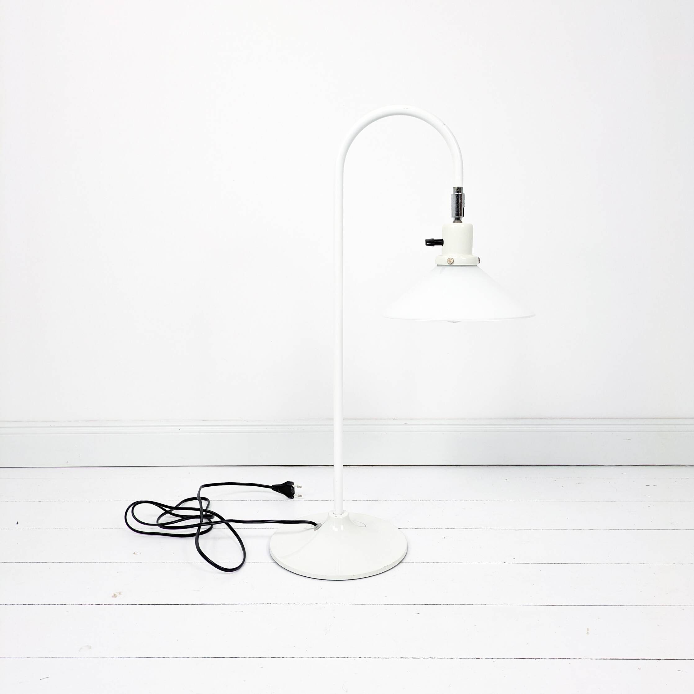 Lampe de bureau vintage scandinave – métal noir, orientable