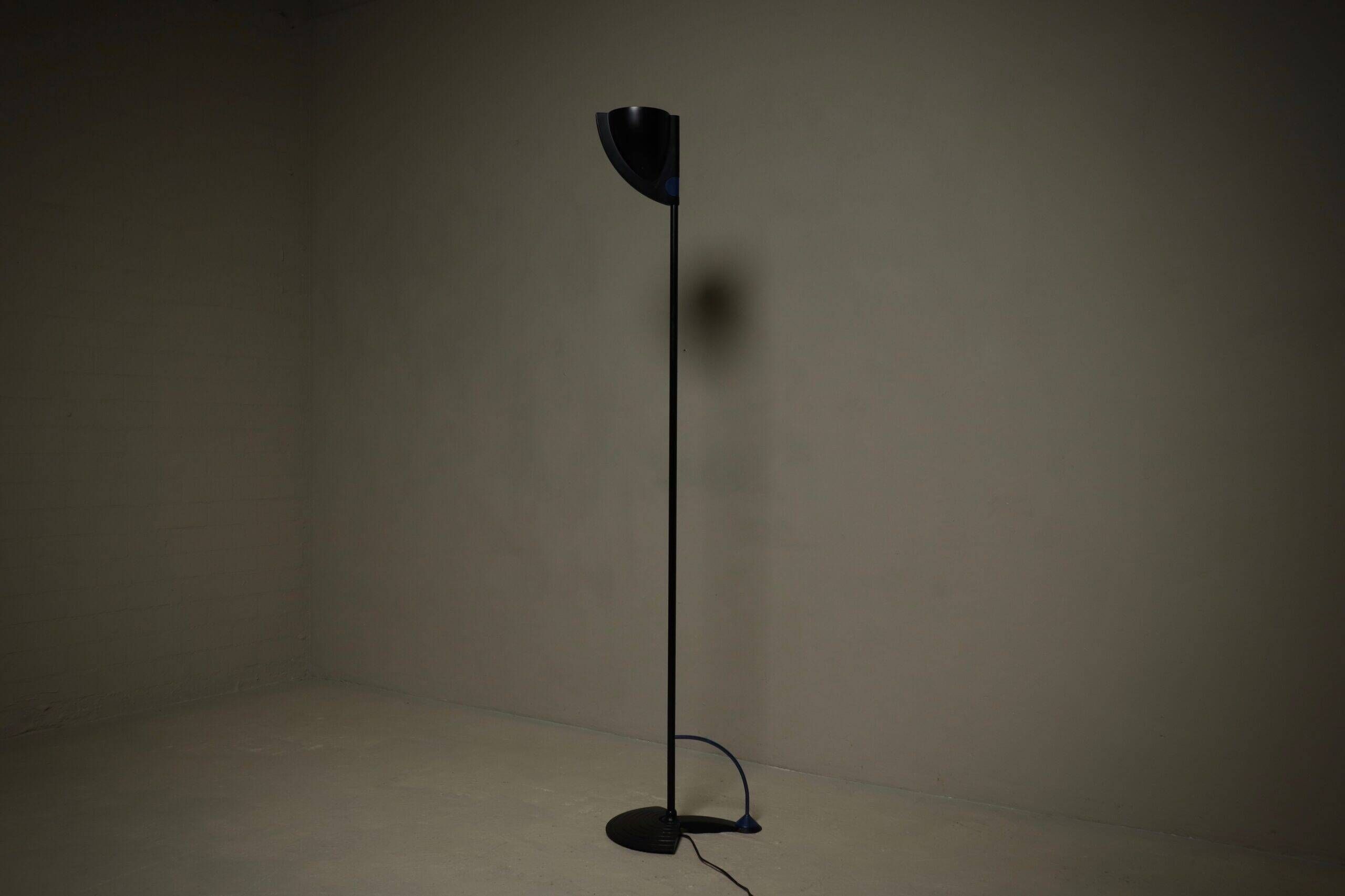Lampe de sol italienne postmoderne des années 1980