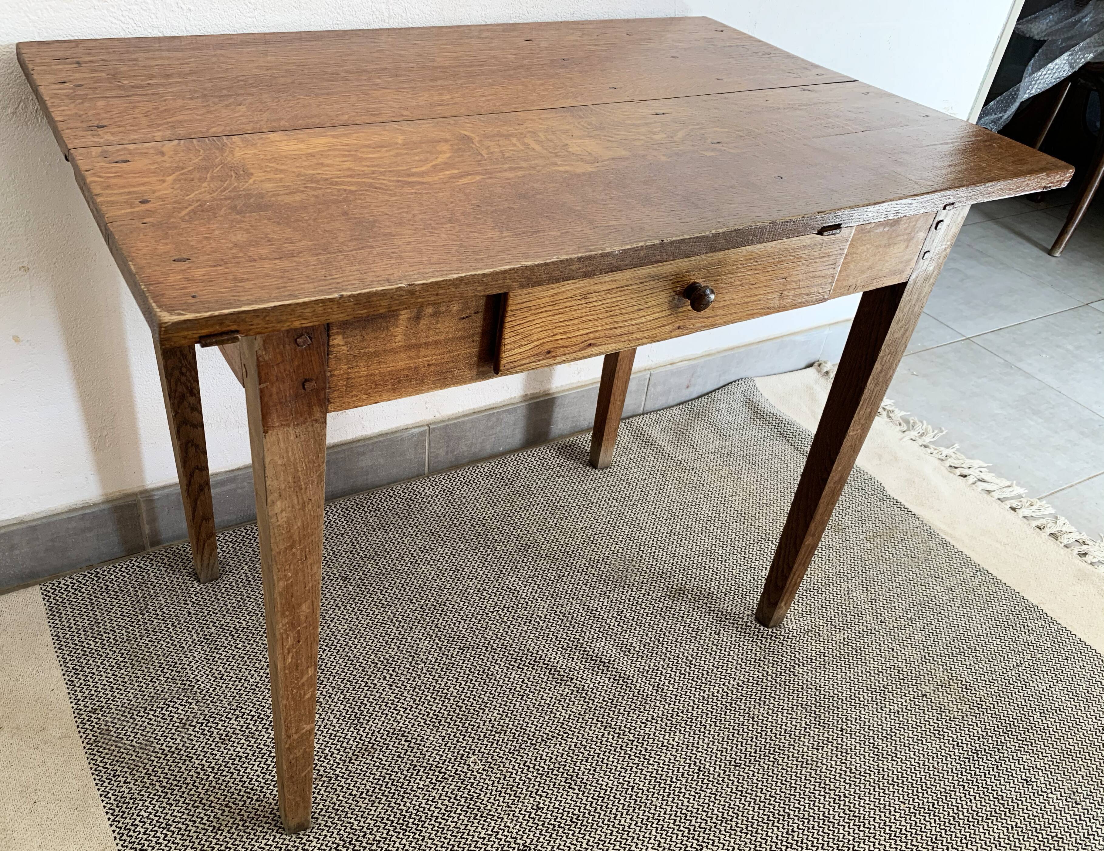 Authentic vintage farmhouse table in solid oak from the 50s and 60s