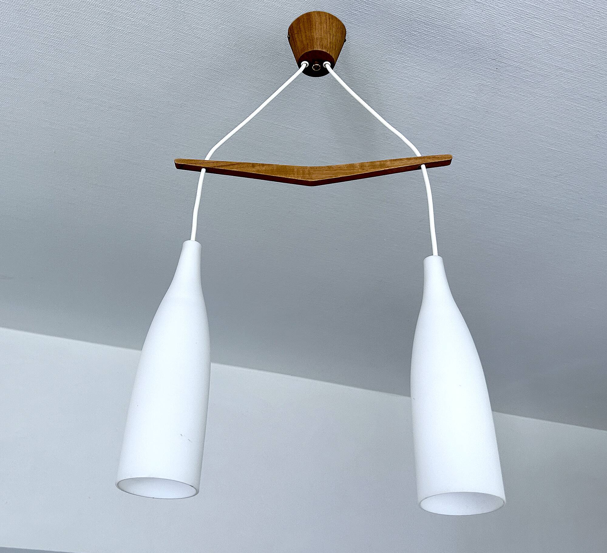 Suspension scandinave du milieu du siècle, verre teck