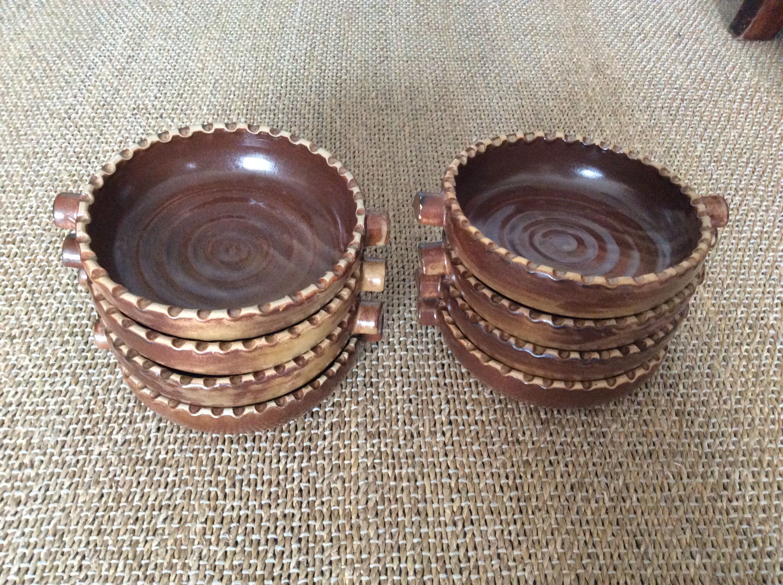 8 dishes in glazed terracotta