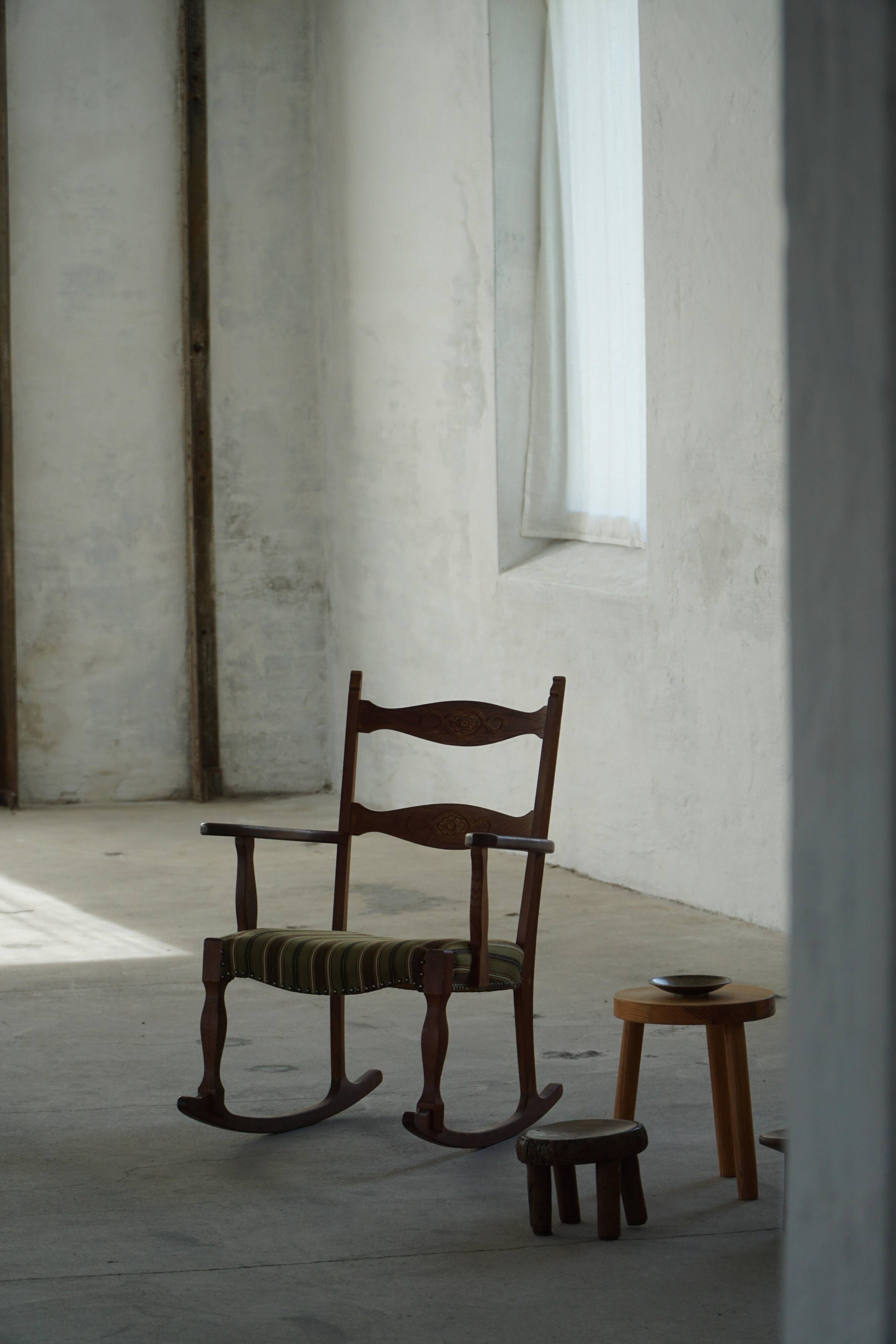Chaise à bascule en Oak, modernité danoise du milieu du siècle, Henning Kjærnulf, 1960s