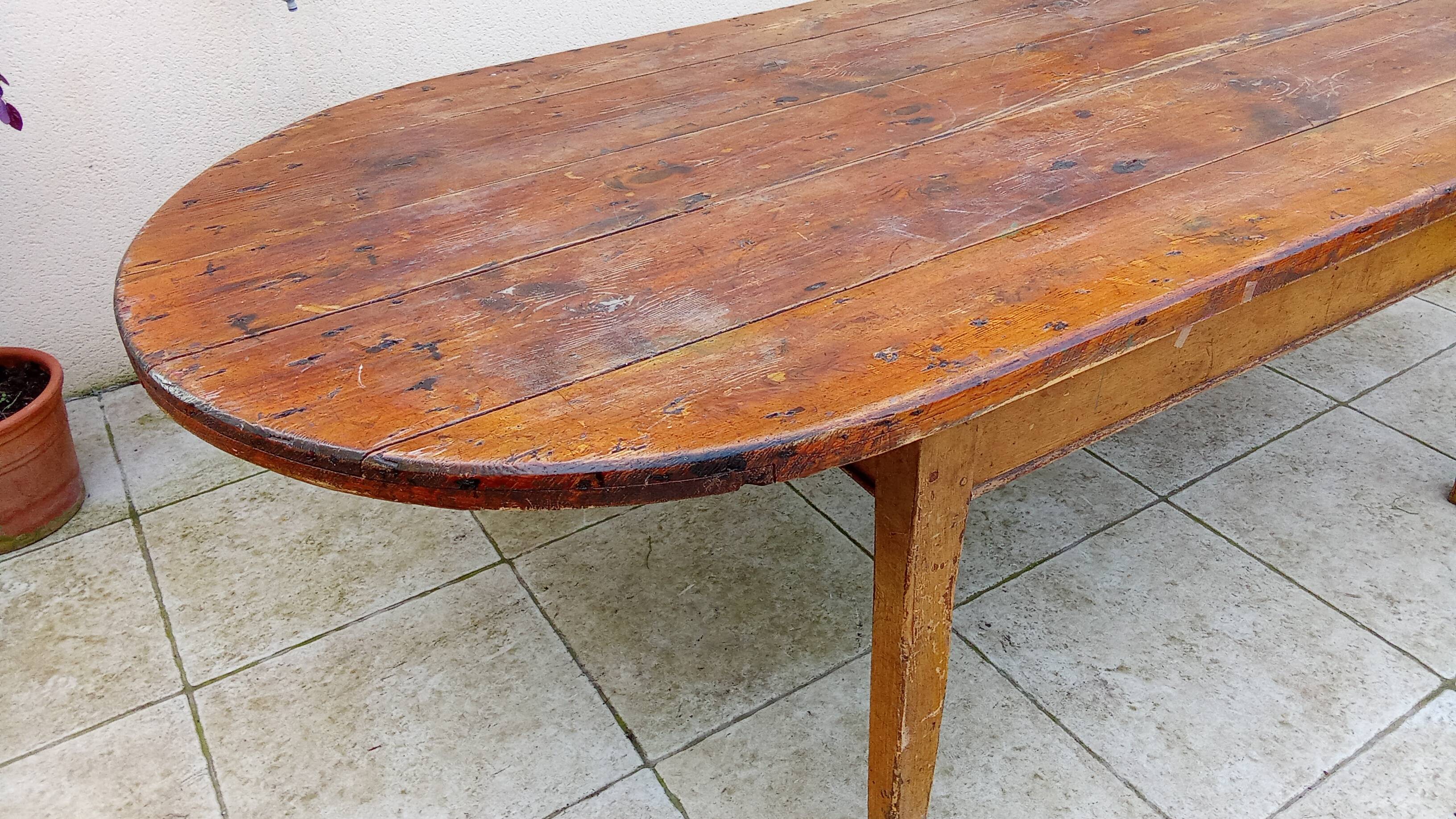 Old oval farm table 2m42