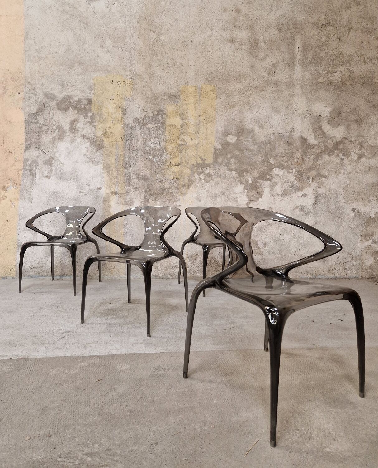 4 chairs Ava bridge design Roche Bobois