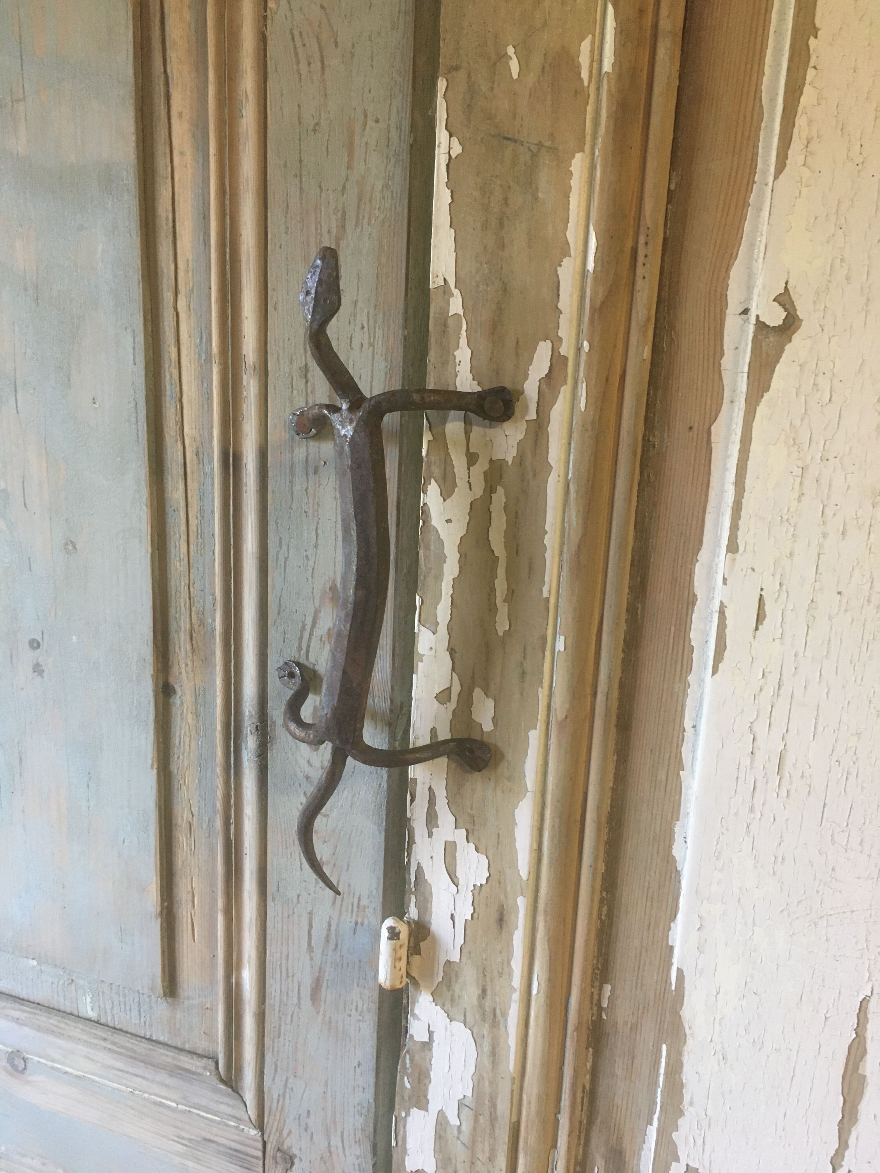 Door handles "Lizards" in handcrafted recycled wrought iron