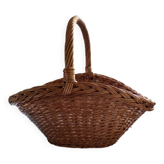 Woven wicker basket