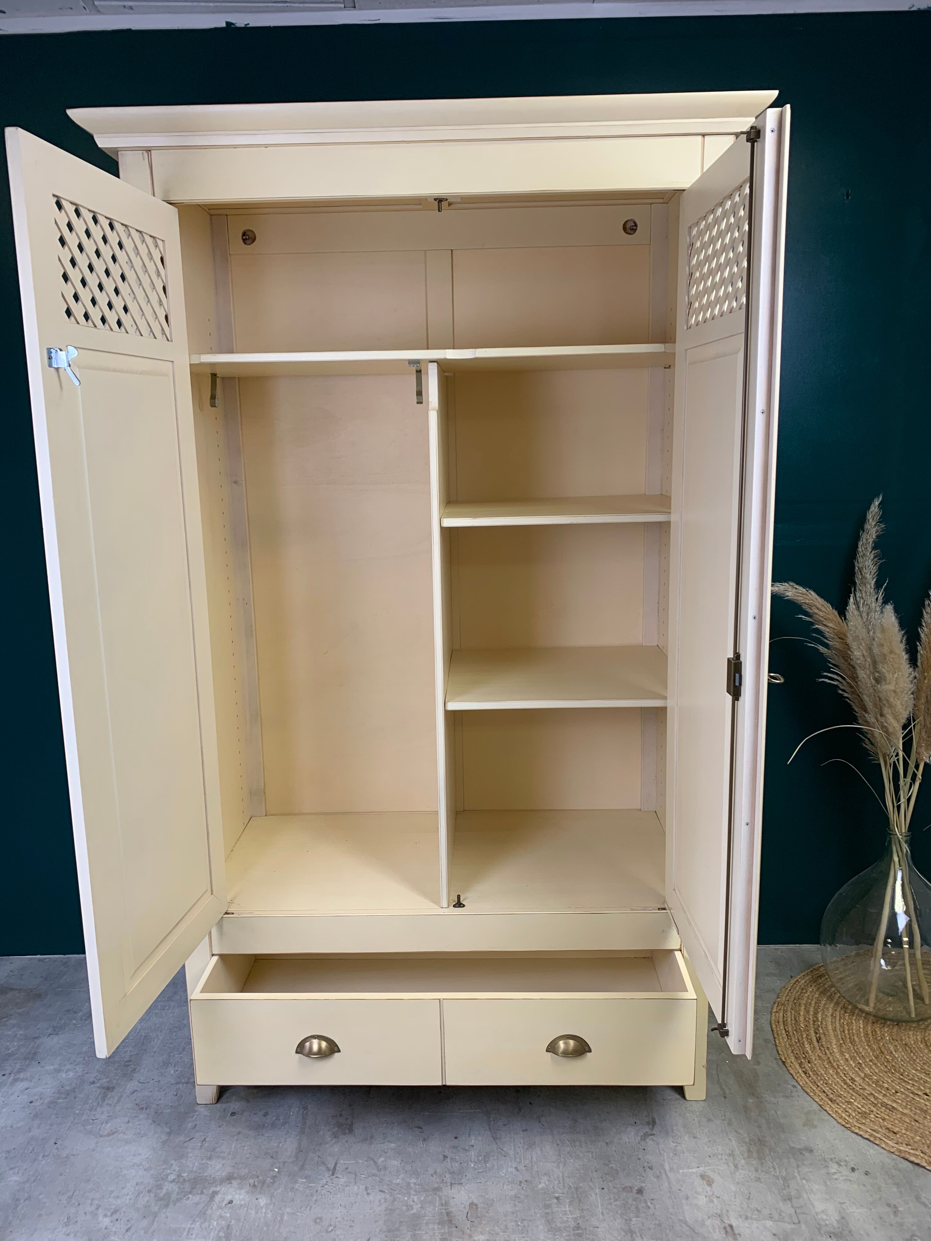 2-door cabinet