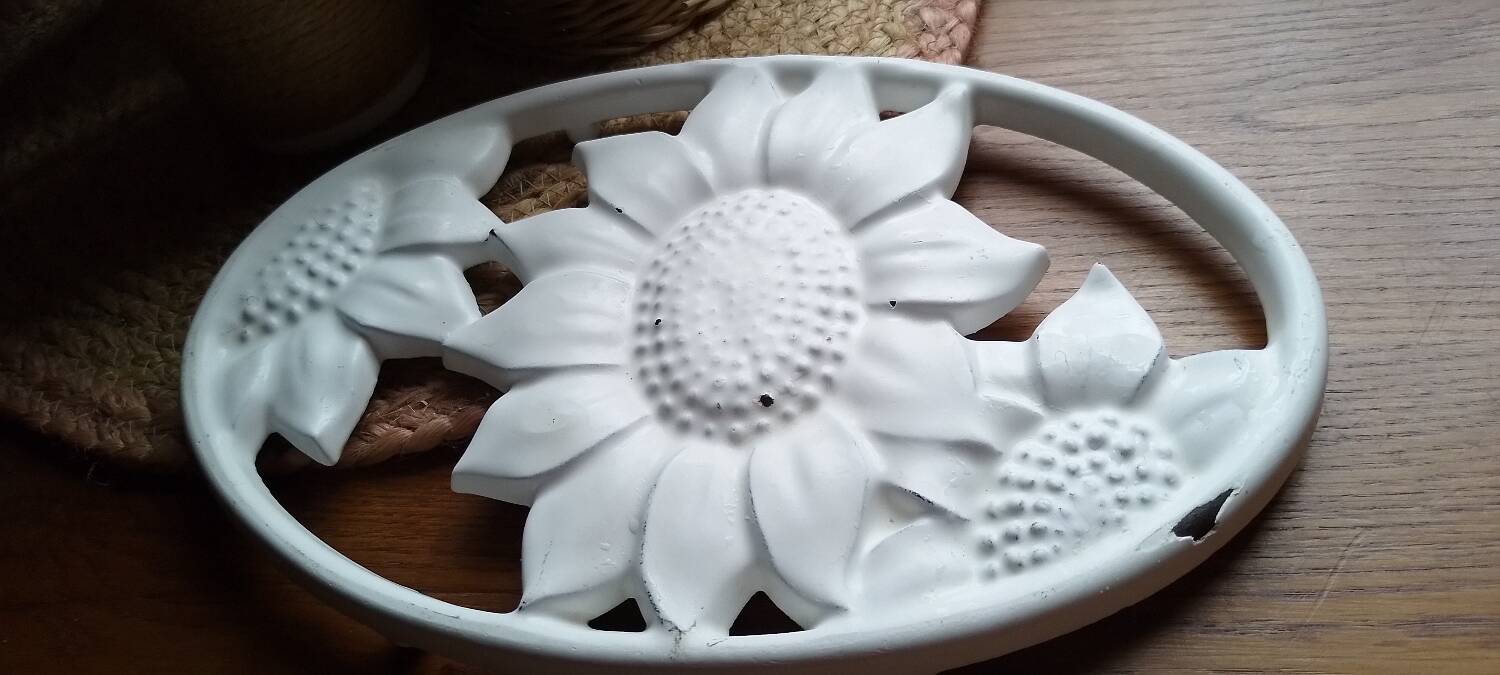 Cast iron trivet Geneviève Lethu