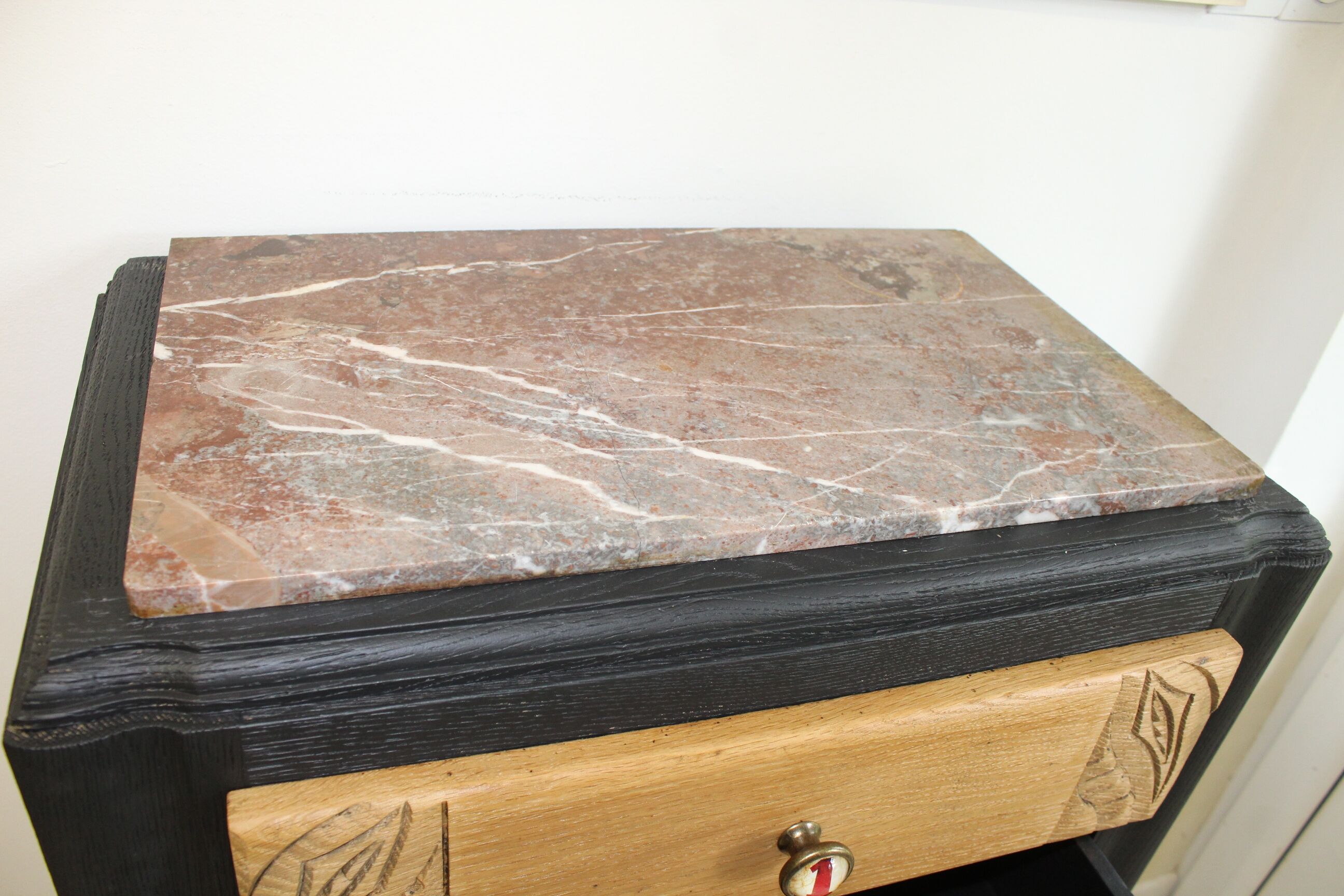 Chest of 5 drawers black figures and wood