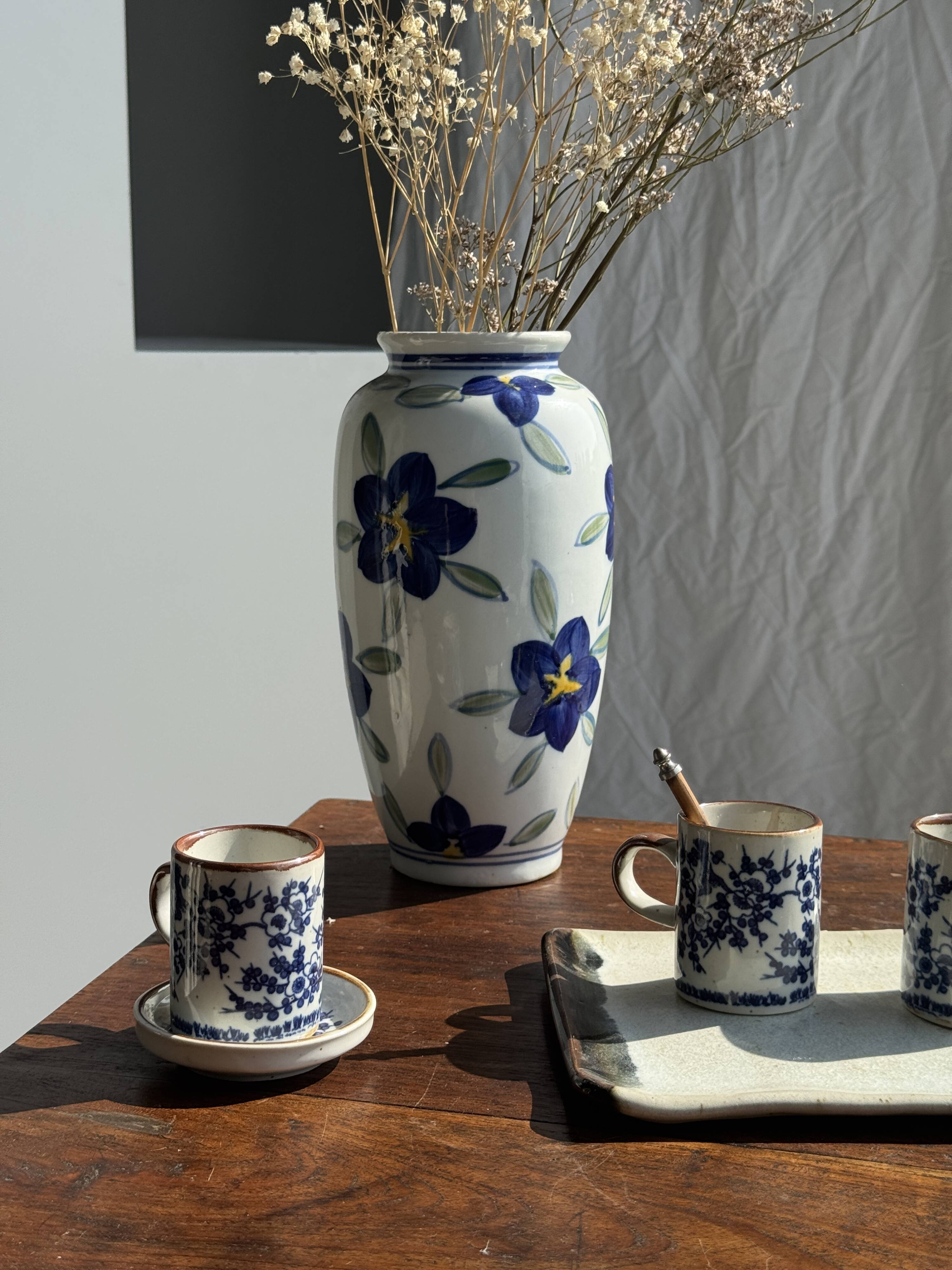 Vase white background stylized blue, yellow and green flowers H24.5 D12