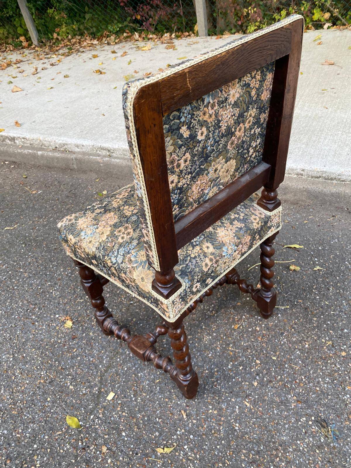 Chaise vintage Louis XIII bois massif et tissu