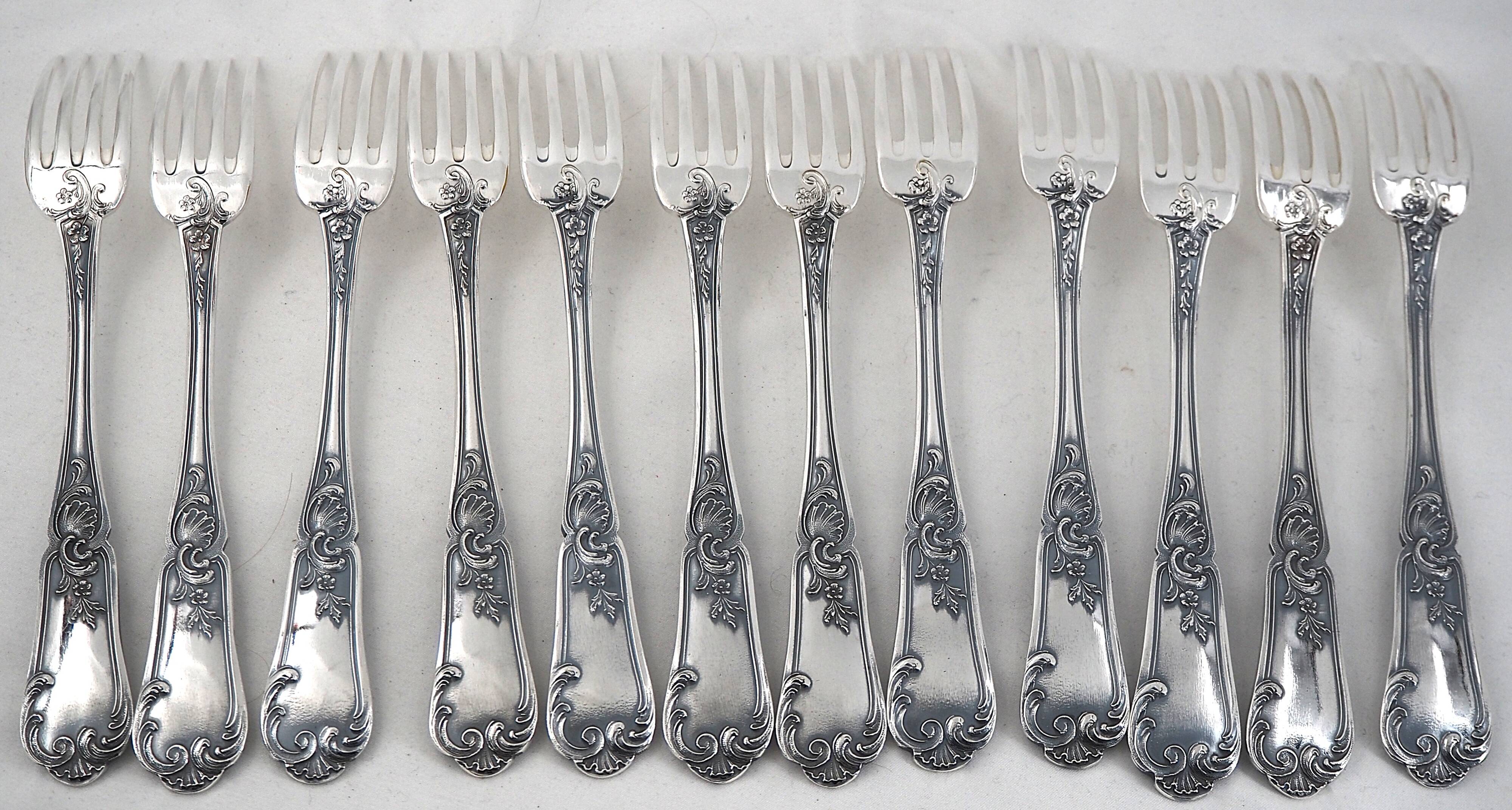 Orbrille Louis XV cutlery set 73 pieces in silver-plated metal, excellent condition.