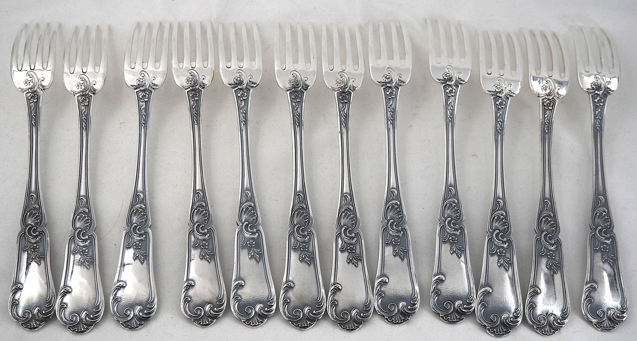 Orbrille Louis XV cutlery set 73 pieces in silver-plated metal, excellent condition.