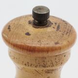 Ancienne poivrière en bois
