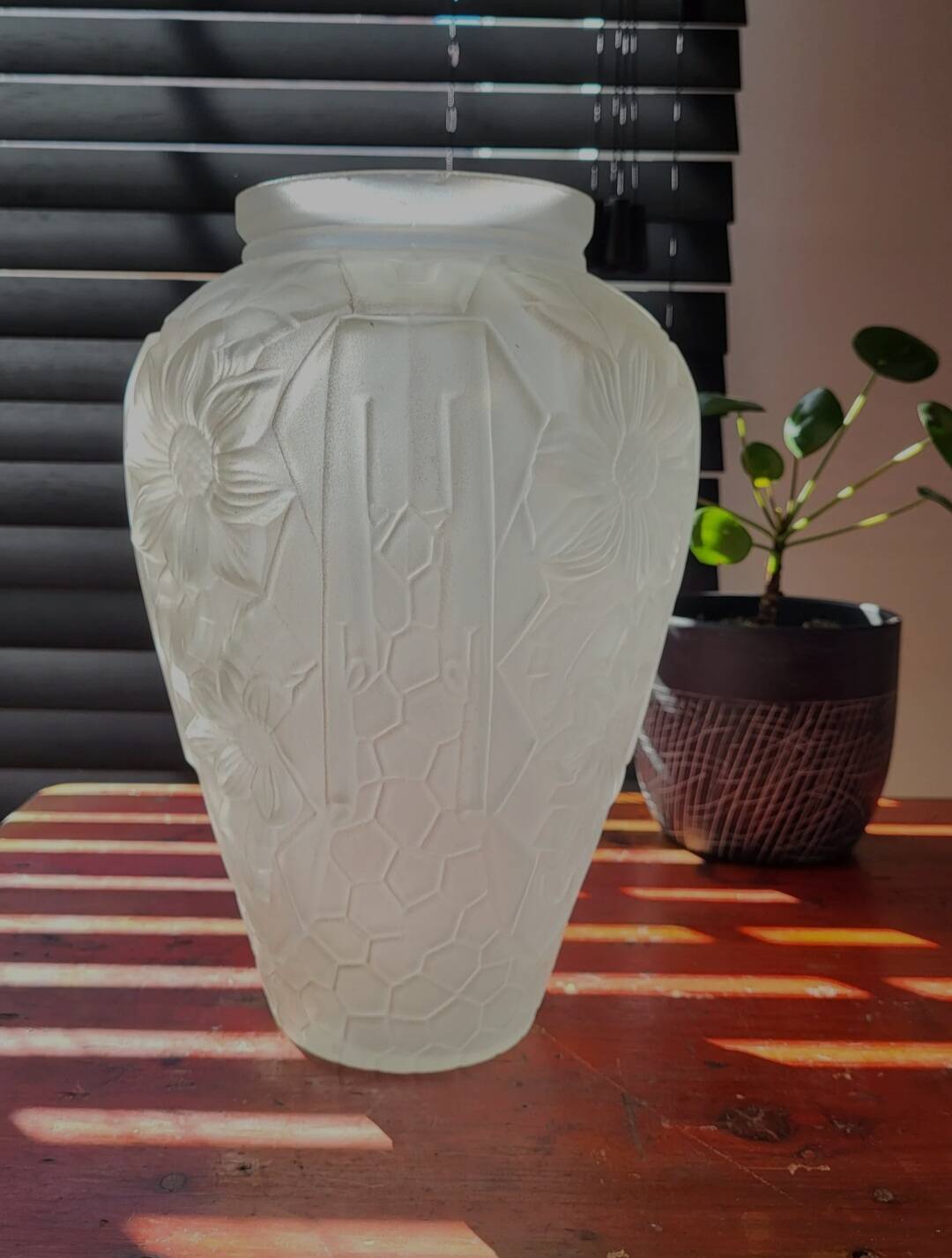 Vaas art déco en persglas givré avec décor floral, Frankrijk