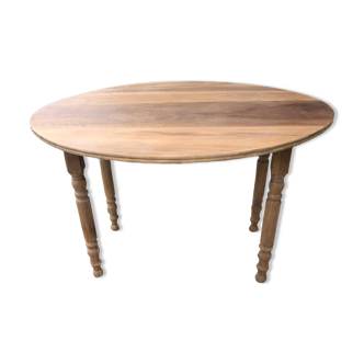 Oval farmhouse table