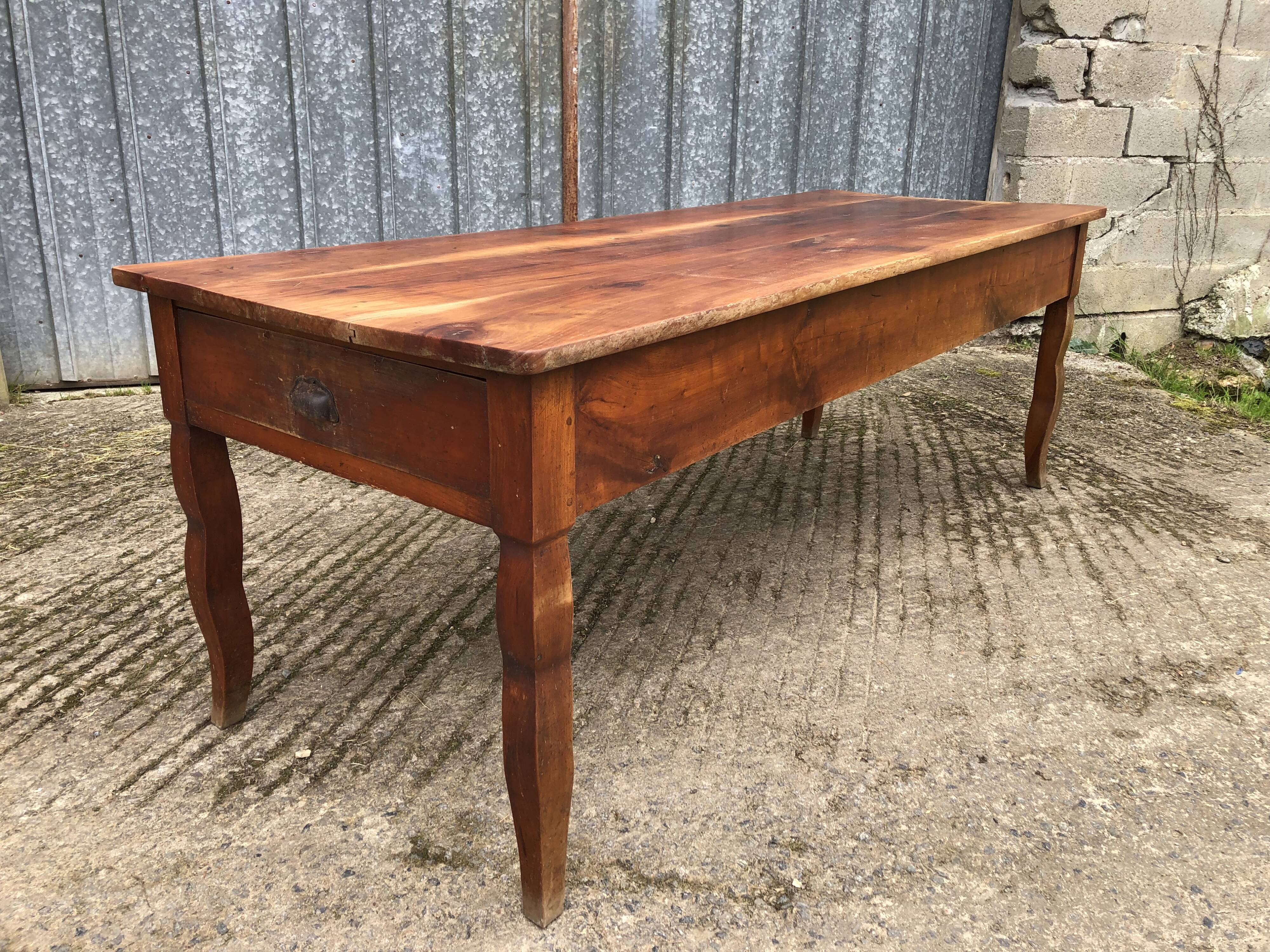 Table de ferme ancienne en cerisier massif avec 2 tiroirs et une tirette