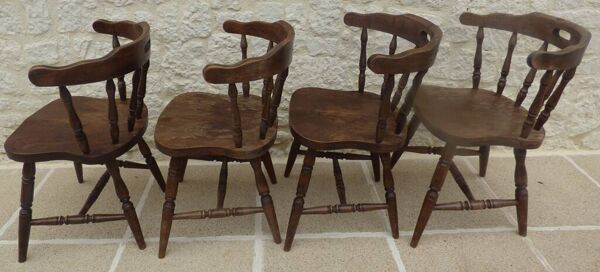 4 chaises en bois massif de style western dites “smockers chairs”, en chêne