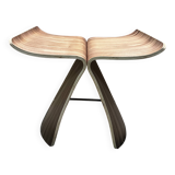 Sgabello Butterfly di Sori Yanagi per Vitra.