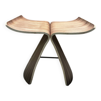 Sgabello Butterfly di Sori Yanagi per Vitra.