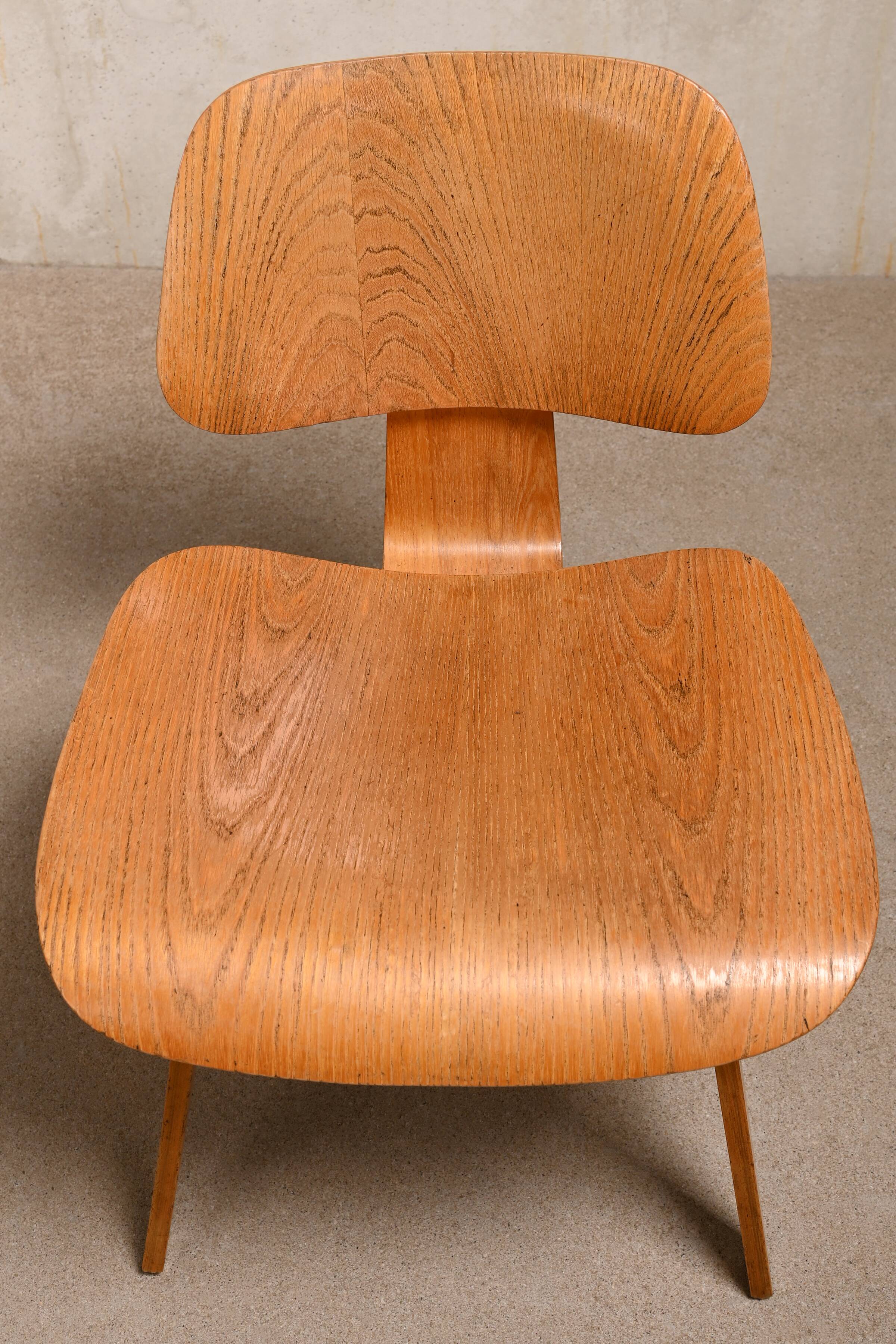 Charles and Ray Eames Early DCW Ash plywood Dining Chairs for Herman Miller