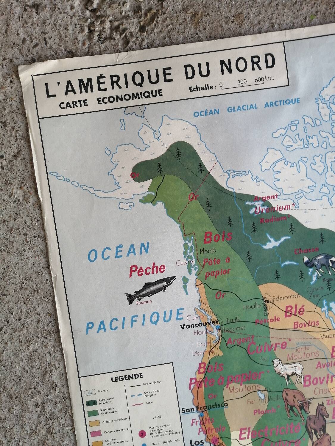 Vintage school map mdi North America-Asia.