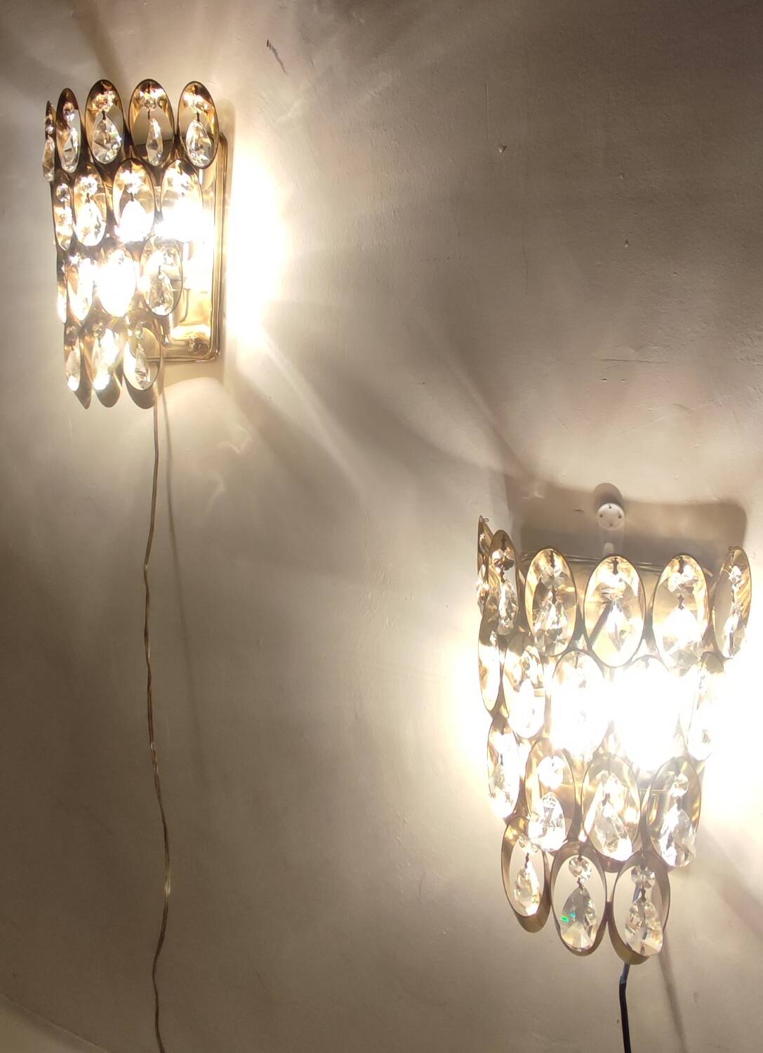 Par de apliques de cristales. Alemania, 1960s.