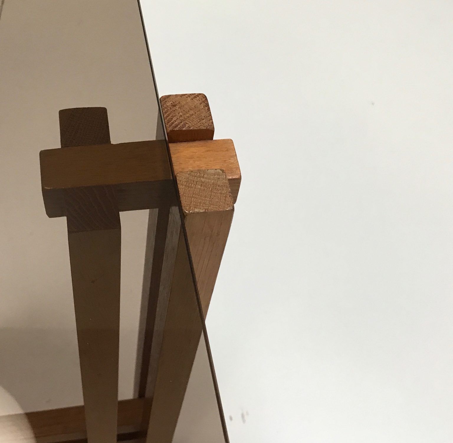 Table d’appoint moderniste néerlandaise en bois et en verre hexagonale des années 1960